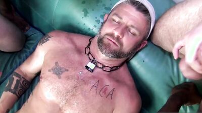 Buff kinky gay hunk gets bukkaked