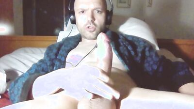JERKING OFF LIVE AND DROPPING CUM ON LEG