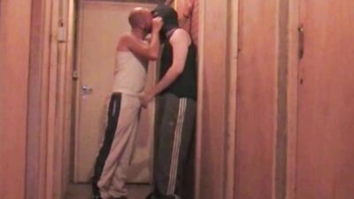 107 french gay fucked b ystraight boy in discret basement withtou face