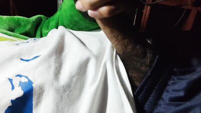 BIG COCK OF YOUNG MAN ENDS UP CUMMING IN SPURTS
