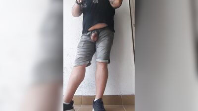 Amateur bear masturbate