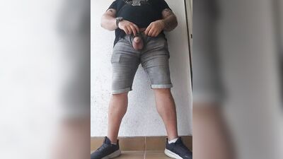 Amateur bear masturbate
