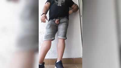 Amateur bear masturbate