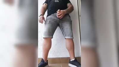 Amateur bear masturbate