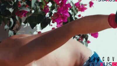 ???? STAXUS :: Horny fucked the gardener after spying on him. Ares Reiv y Kieron Zaks