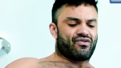 Jesse Jackman & Rogan Richards are bonkin in this close-up gay video