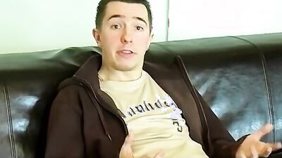 Amateur dude is playing with his pecker in front of the camera