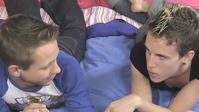 Lollipop twinks Dustin Revees and Vince Faulkner bareback