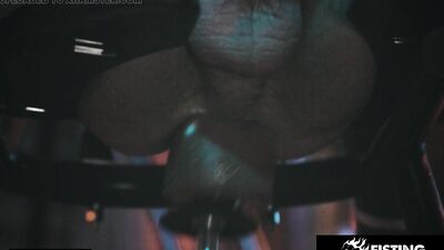 Muscle Hunk Serviced By Sexy Strangers - FistingInferno