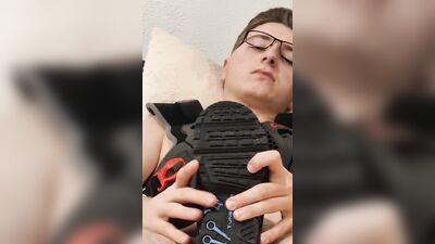Nicely played in bed with my sneakers on the cock