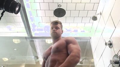 Beefy Stud Solo Shower Jerk - Maskurbate