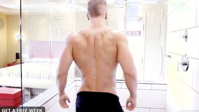 Beefy Stud Solo Shower Jerk - Maskurbate