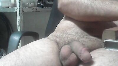 Muscular Turkish Bear Daddy Broadcasts Secretly at Work