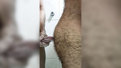 Two naughty males fucking in the bath