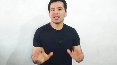 Enfermero es penetrado por paciente con verga gruesa en el consultorio medico! Historia de seguidor
