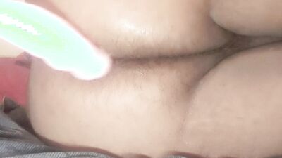 Rompiéndome el culo con dildos y bolas anales