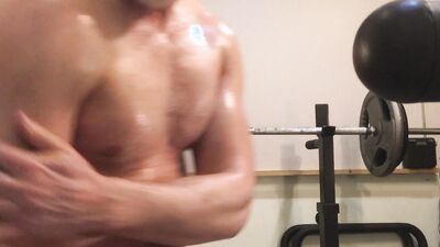 Muscle Daddy flexes and poses and oils up, self worships his big muscles with lots of verbal