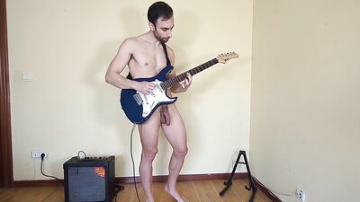 TOCO la GUITARRA completamente DESNUDO ????????????