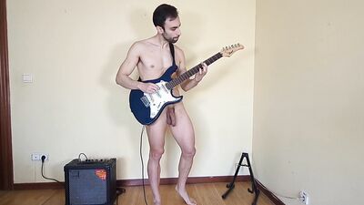 TOCO la GUITARRA completamente DESNUDO ????????????