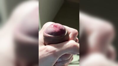 4K POV Twink nærmer sig orgasme med en gennemsigtig masturbator og skyder sin sæd