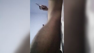 Mi amigo hace ejercicio encima de mi abdomen enseño cómo ejercitar el pene se pone más grande