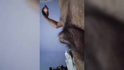 Mi amigo hace ejercicio encima de mi abdomen enseño cómo ejercitar el pene se pone más grande