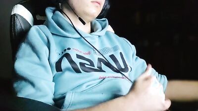 Gamer Boy Cums