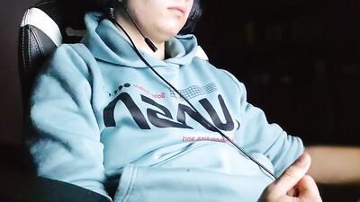 Gamer Boy Cums
