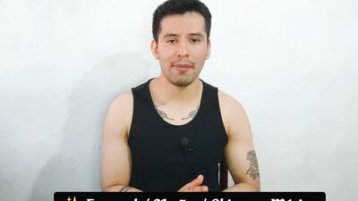 Jovencito twink de 21años le da sexo oral a la vergota de tio de su mejor amiga!