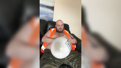RARE FETISH - A fan asked me to inflate balloons and have a wank. Not my thing, but i had fun