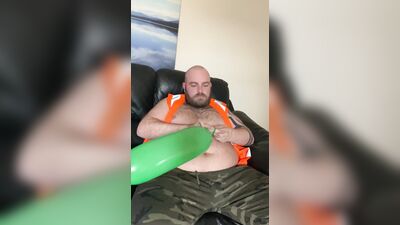 RARE FETISH - A fan asked me to inflate balloons and have a wank. Not my thing, but i had fun