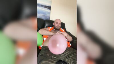 RARE FETISH - A fan asked me to inflate balloons and have a wank. Not my thing, but i had fun