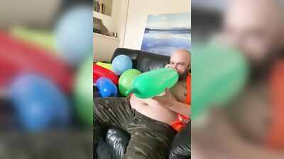 RARE FETISH - A fan asked me to inflate balloons and have a wank. Not my thing, but i had fun
