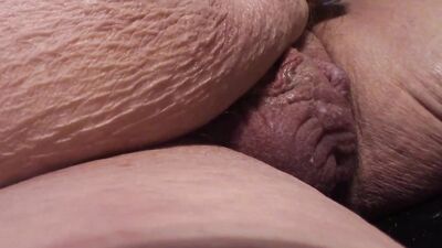 my fingers her pussy in front of me