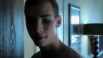 Muscular daddy Drew Sumrok submits to twink Jordan Thomas