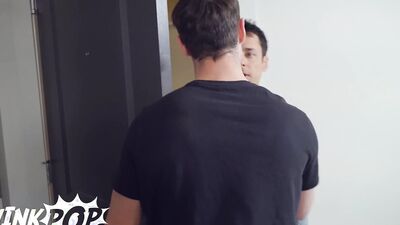Size Queen Michael Boston Gags On Rafael Alencar's Enormous Dick Until He Shoves It All The Way - TWINKPOP