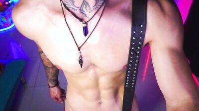 SHOW SO HARD ADN SEXY IN TH E ROOM