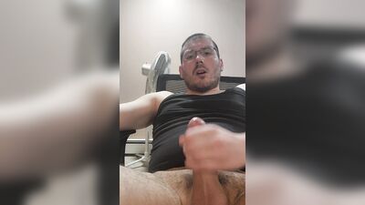 JacVal027 wanted to jerk off on camra