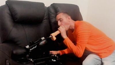 je me fait baiser sur mon canaper pour la première fois