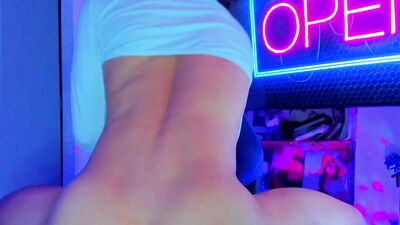 Look how I play with my round ass and my Tigh pink hole, I Introduce My Pink Toy