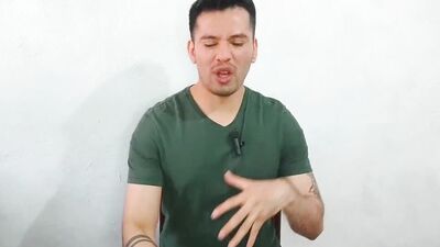 Le presto mi culo peludo al novio constructor mamado de mi ex novia. Me coge a pelo !Relato sexual