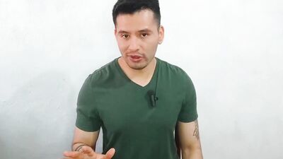 Le presto mi culo peludo al novio constructor mamado de mi ex novia. Me coge a pelo !Relato sexual