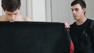 Oscar Invites Ryan to Lie Down on His Massage Table for a Soothing, Full Body Rubdown