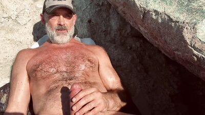 DADDY GOONER JERK OFF INSTRUCTION AT THE BEACH!