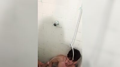 Skatista marrento chupou meu pau e meteu por horas. Completo no link do perfil.