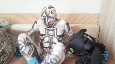 Robot and Toothless in bed..2 times