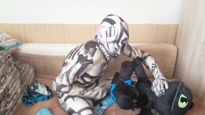 Robot and Toothless in bed..2 times