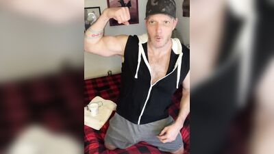 Muscle Bear Daddy Post-gym Stroke Session with Cumshot