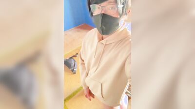 The handsome guy in the video sent to me masturbates and ejaculates on the floor