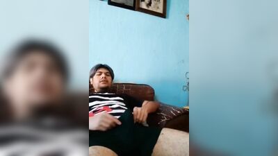 HOMBRE MEXICANO SEXY DESNUDO CON VERGA DESCOMUNAL Y LECHERA
